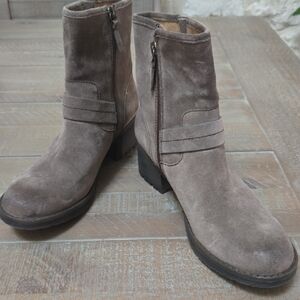 Comfortiva Brown Ankle Boots with Chunky Heel